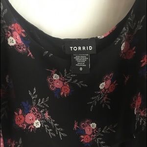 Torrid Plus sz 0x Cold Shoulder flutter top